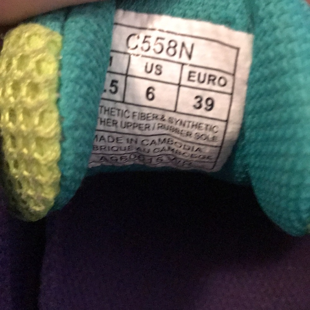 Women’s ASICS - Picture 3 of 3